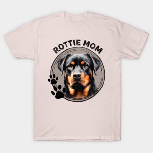 Rottweiler Rottie Dog Mom Dog Breed Portrait T-Shirt